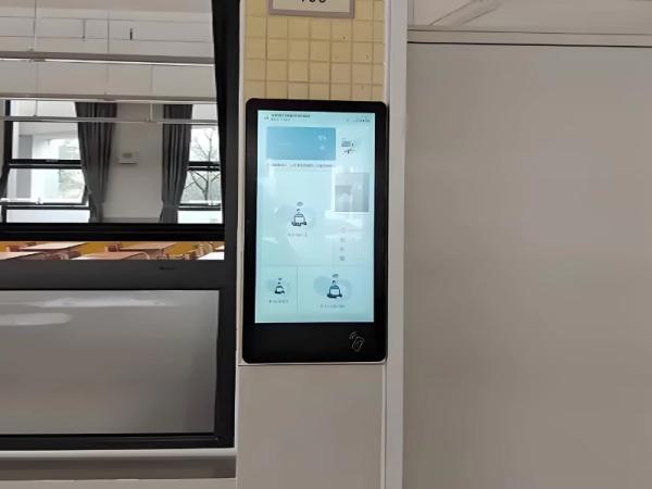 Electronic class sign lcd advertising machine display screen is committed to the construction of smart campus