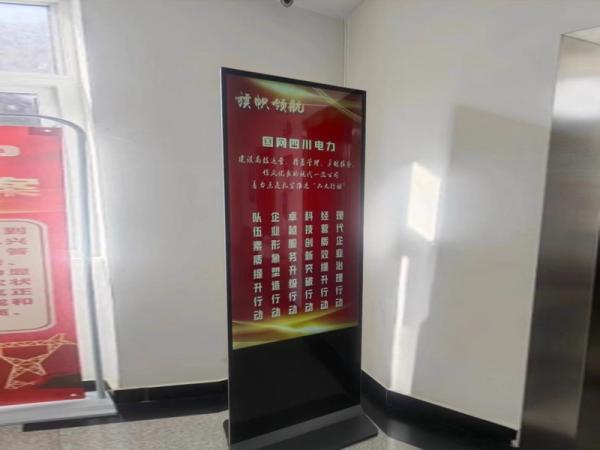 Horizontal and vertical screen LCD elevator advertising machine display screen