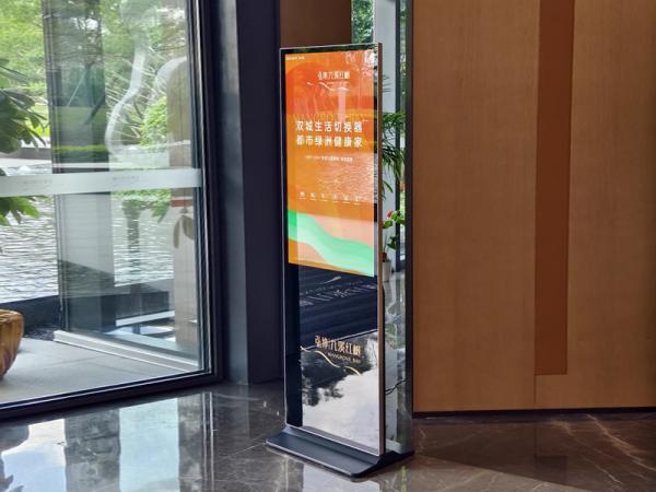 How to correctly select the display screen manufacturer of touch all-in-one advertising machine