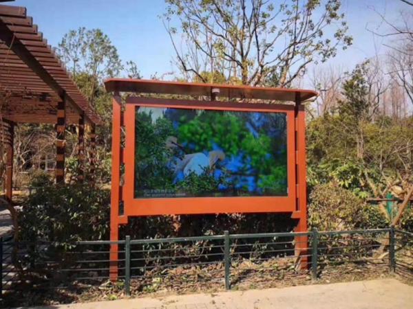 Outdoor advertising machine helps the construction of smart city