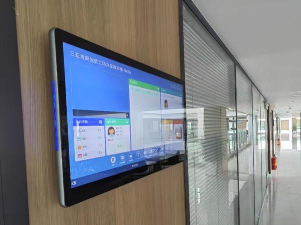 Significance of lcd advertising machine display screen of electronic class sign in smart campus