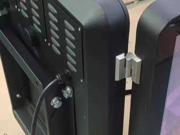 Thermal insulation film technology builds a safety barrier for outdoor advertising machines (B)