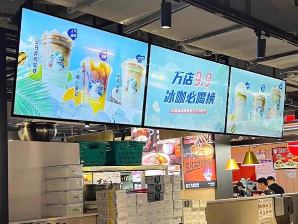 Three characteristics of building elevator advertising machine display screen