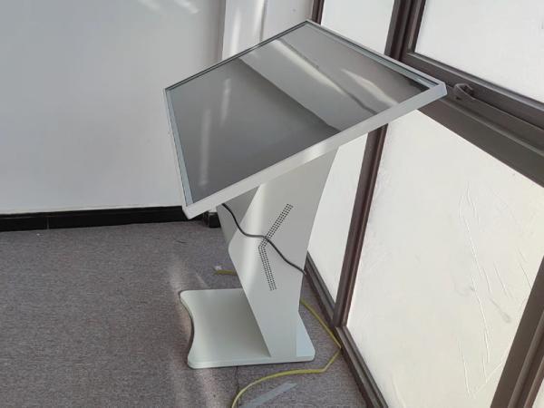 What are the characteristics and advantages of LCD display screen of self-service inquiry machine