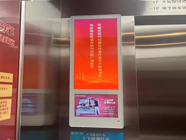 What value can the display screen of elevator advertising machine bring