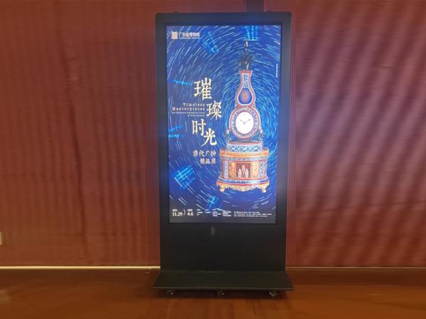 Which manufacturer of outdoor advertising machine LCD display screen is better