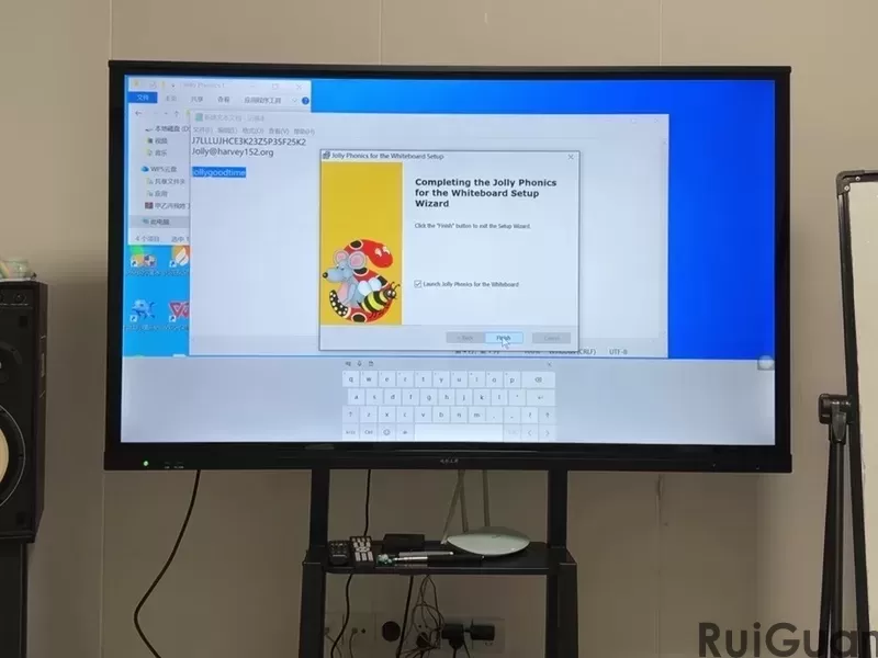 Conference all-in-one display screen machine: a new era tool for intelligent office (A)