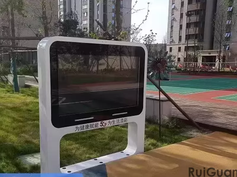 Importance of intelligent electronic bus stop advertising display screen signs