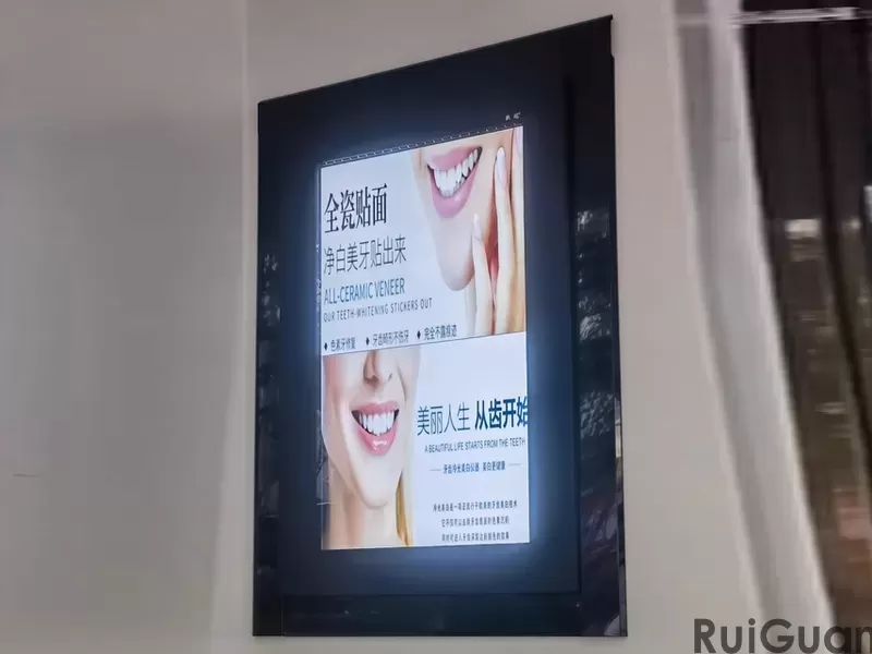 What is the reason why the wall mounted outdoor advertising machine does not play sound?